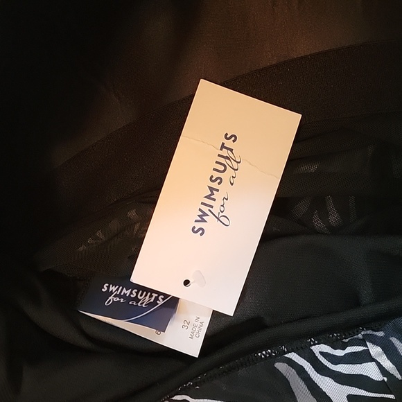 NWT Plus Size 32 Women's Swim Suit - Picture 6 of 6